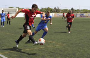 Diego Piquero, pichichi la pasada temporada en la Peña, fue el autor del primer gol del Formentera.