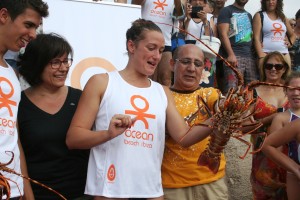 La doble subcampeona olímpica recibe la langosta como vencedora en la categoría femenina.