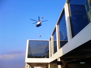 Un momento de la operación de rescate llevado a cabo en el Martín i Soler de Baleària. 