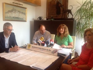 Mateu Sunter, Vicent Marí y Joana Maria Camps, durante la presentación del proyecto del nuevo instituto.