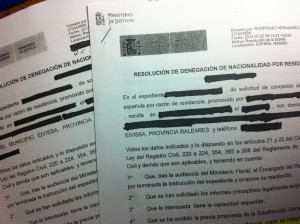 Documentos del Registro Civil de Eivissa en los que se deniega la nacionalidad por residencia. Fotos: D.V.