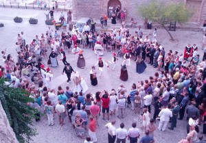 'Ball pagès' a la salida de la misa de la Catedral