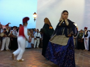 Ball Pagès en la plaza de la Iglesia