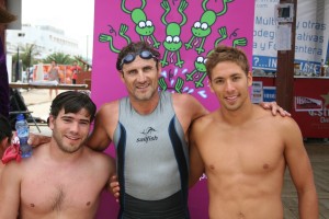 El triatleta Juan Carlos Campillo, en el centro, se prepara para los Campeonatos de España.