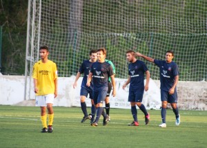 Los jugadores del Formentera celebran el gol de penalti conseguido por José Carlos Moreno.