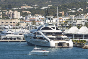 En la imagen, el 'Palladium' anclado en el muelle ibicenco.