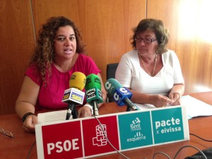 Moment de la roda de premsa de Pilar Costa i Esperança Marí. Foto: PSOE-Pacte.