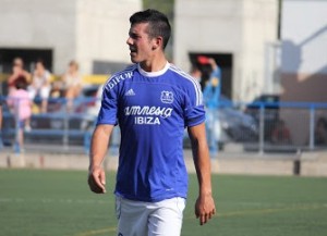 Adrián Ramos tuvo dos clarísimas ocasiones para marcar en las que perdió el duelo con el meta rival. Foto: Fútbol Pitiuso