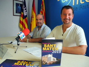 El concejal de Sant Mateu d’Aubarca, Paco Montilla, y el presidente de la Asociación de Vecinos de esta parroquia, Pep Recó.