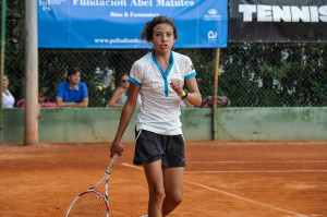 Paula Arias, que ya venció el año pasado en Ibiza en categoría alevín, busca hoy repetir éxito en infantiles.