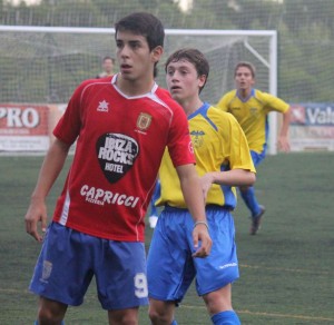 Víctor Álvarez, en un partido de la pasada temporada del Portmany. Foto: Fútbol Pitiuso.