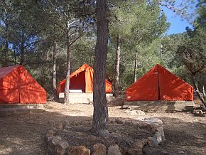 A la imatge, un racó del campament juvenil de Cala Jondal. 