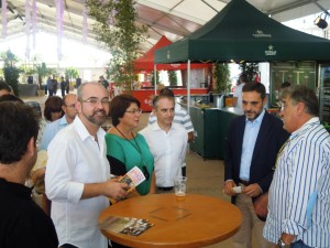 Nunca una inauguración fue tan placentera: el conseller insular de Industria, Comercio y Nuevas Tecnologías, Vicent Roig, con el conseller balear de Economia, Vicent Marí Bossó. Foto: D.V.