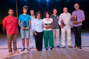 Los premiados durante la Festa de l'Esport 2012 junto a los responsables políticos.