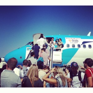 El avión fletado por Ron Barceló se llenó para volar este martes a Ibiza para participar en la fiesta Desalia.