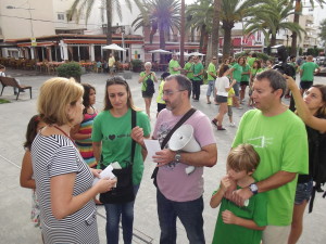 Els pares parlan amb la regidora Ana Costa