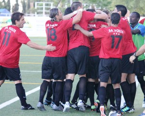 Los jugadores del Formentera celebran un gol en el campo de la Peña la pasada temporada. Foto: Fútbol Pitiuso