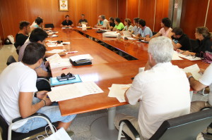 A la imatge, un moment de la reunió del conseller amb amb els representants de les 27 delegacions federatives esportives que formen part del programa l’Esport per a l’Edat Escolar.