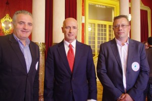 Jaume Font, el diputado Antoni Pastor y Xicu Torres, los tres del PI, en el Parlamento balear.