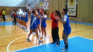 Las jugadoras del Puchi durante su presentación antes del inicio del partido.