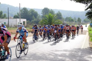 Una imagen del pelotón durante la prueba de ciclismo en carretera del domingo.