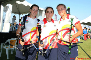 Magali Foulon, a la derecha junto a Adriana Martín y Mirene Exteberria, durante la competición en Turquía.