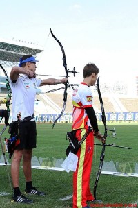 Andrei Aghiorghiesei, a la derecha, durante un momento de la competición disputada en Wuxi.