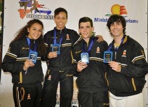 Víctor Aranguren, segundo por la derecha, con el equipo que compitió en los Iberoamericanos.