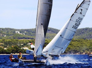 El viento ha hecho estragos en la flota y hasta ocho barcos se han visto obligados a abandonar en la segunda jornada. Foto: CN Santa Eulària