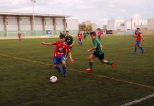 Imagen del derbi Sant Jordi - Portmany en el campo de los primeros