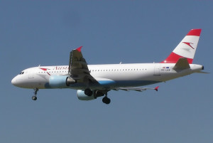 Los dos vuelos programados por Austrian Airlines operarán el domingo por la mañana. Foto: Adrian Pingstone (Wikipedia)