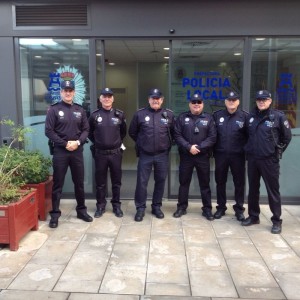 Agentes posando con el nuevo uniforme. Foto: Ajuntament d'Eivissa.