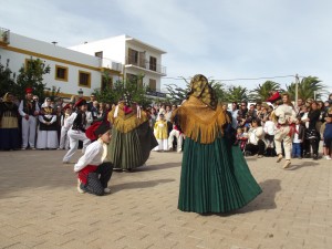 Ball pagès a la plaça del poble de Santa Gertrudis