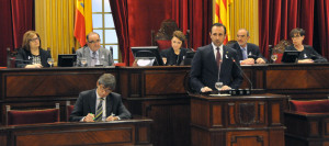 Bauzà durant la seva rèplica. Foto: Parlament Balear.