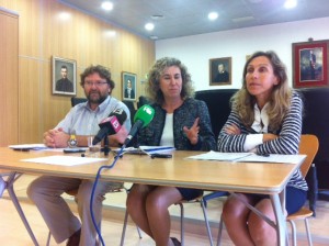 Una imagen de la rueda de prensa con Vicent Torres, Neus Marí y Carmen Ferrer. Foto: D.V.