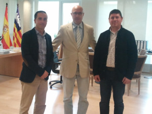 De izquierda a derecha, José Manuel Alcaraz (PP), Alberto Pons (APB) y Javier Serra (GUIF). 