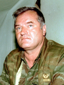 En la imagen, el general Mladic en una fotografía tomada en 1993, poco menos de un año antes del suicidio de su hija Ana.  Foto: Evstafiev Mikhail (Wikipedia)