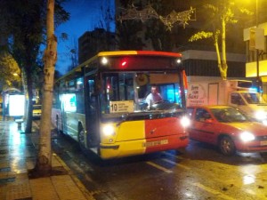 Autobús del aeropuerto de las siete y media, que ha partido dos minutos antes de la hora