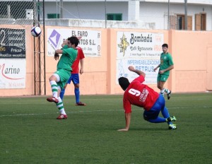 Nandi, en el momento de conseguir el 2-0 en el minuto 30 de espectacular volea.