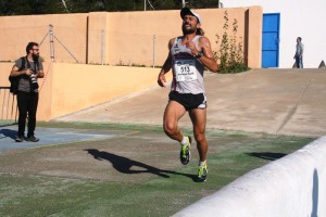 José Antonio Planells, a su entrada al campo de fútbol de Sant Josep antes de llegar a meta.