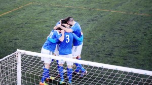 Jugadores del San Rafael celebran un gol