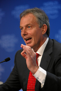 Tony Blair fue el compañero de pupitre de Gammell en la escuela primaria y quien inauguró las oficinas centrales de Cairn Energy en Edimburgo.  Foto: World Economic Forum (Wikipedia)