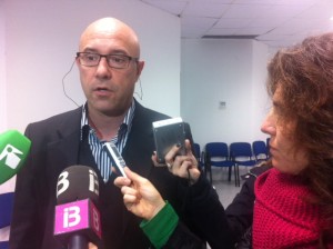 El presidente de Autoridad Portuaria de Baleares, Alberto Pons, atendiendo a los medios. Foto: D.V.