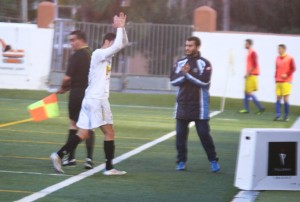 Salinas recibió una gran ovación cuando fue sustituido en el minuto 70 por Fofi. Foto: C. V.