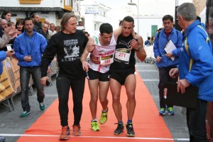 Vicente Roig sufrió un desfallecimiento y tuvo que ser trasladado en ambulancia.