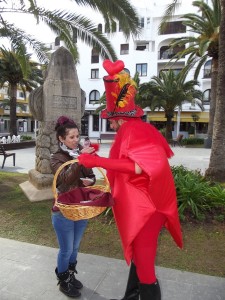 Un exemple de l'animació al carrer per promocionar aquesta campanya. Foto: Ajuntament de Santa Eulària.