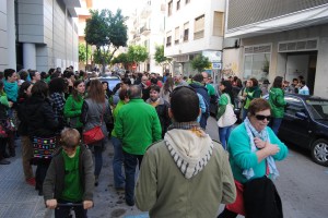 Concentració de docents davant la delegació d'educació a Vila, aquest migdia. Fotos: D.V.