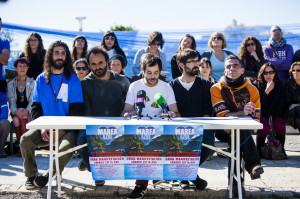 La Marea Azul quiere llamar la atención de la clase política y ciudadana de Valencia con estas actuaciones, ya que la Comunitat Valenciana también se vería afectada por las prospecciones petrolíferas.  Foto: @Andrés Iglesias