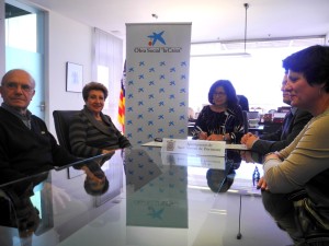 Pepita Gutiérrez signa el conveni de col·laboració amb l'Obra Social "La Caixa".