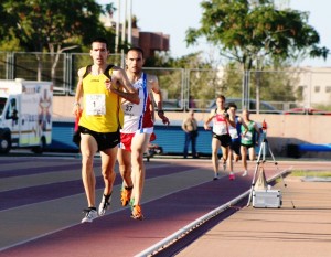 Salva Crespo, en segunda posición, en una prueba disputada en las pistas de atletismo de Can Misses.